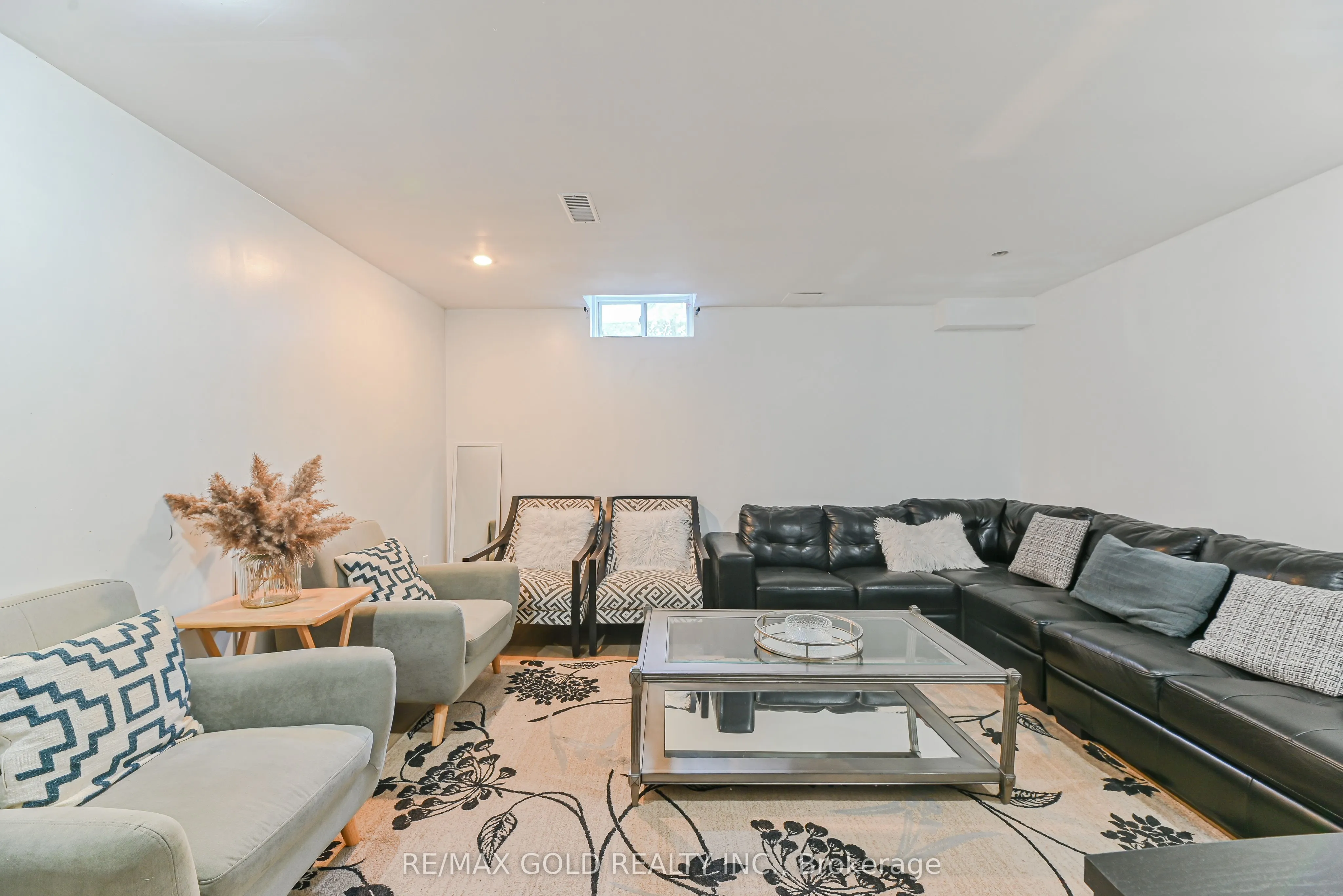 28 Plum Hollow Court