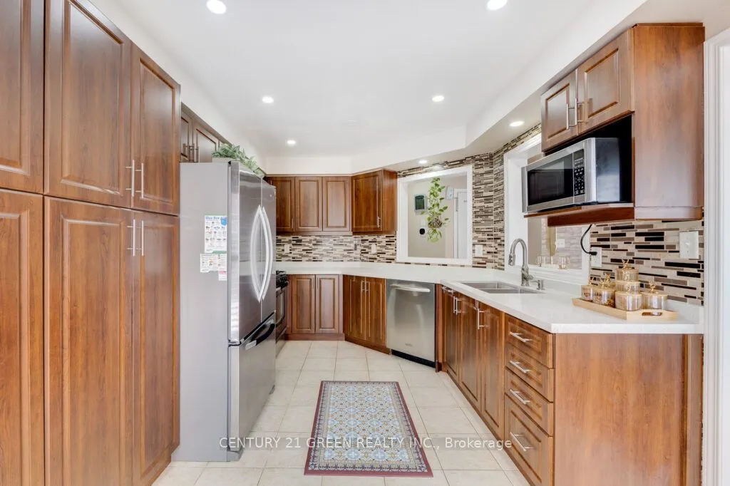 1107 Barr Crescent