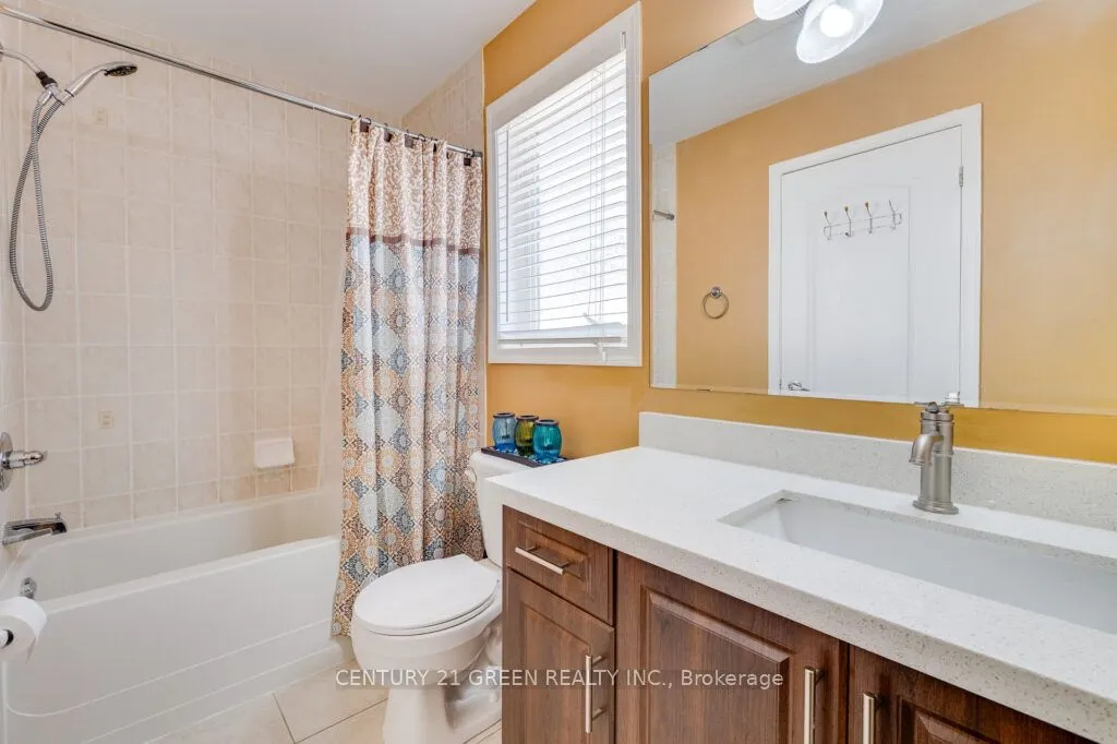 1107 Barr Crescent