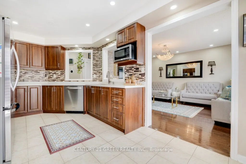 1107 Barr Crescent