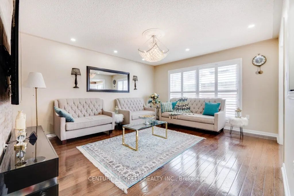 1107 Barr Crescent