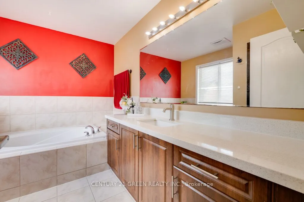 1107 Barr Crescent