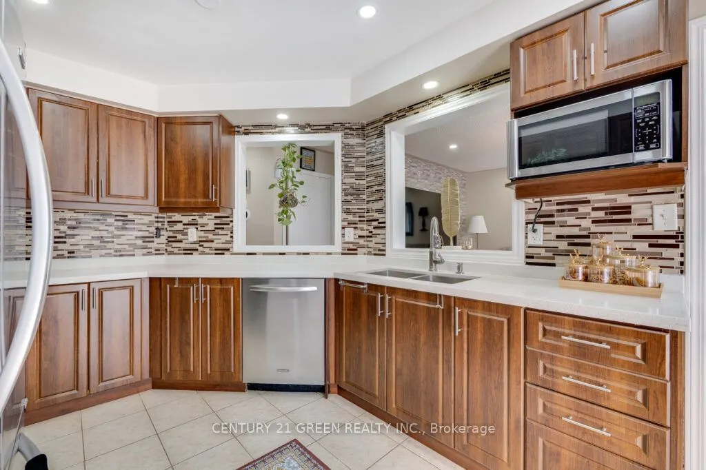 1107 Barr Crescent