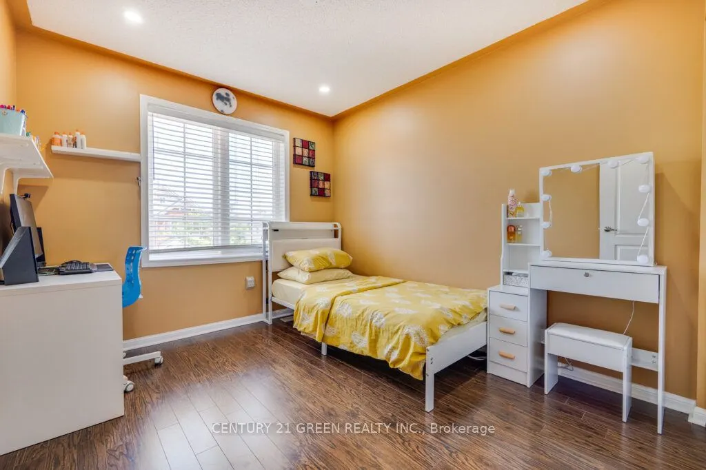 1107 Barr Crescent