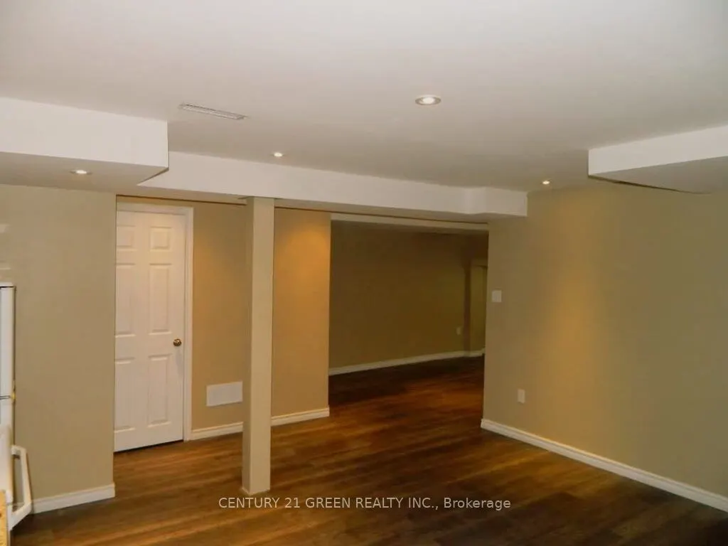 1107 Barr Crescent