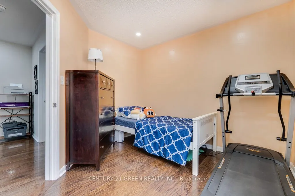 1107 Barr Crescent