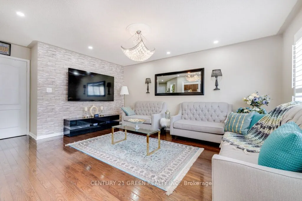 1107 Barr Crescent