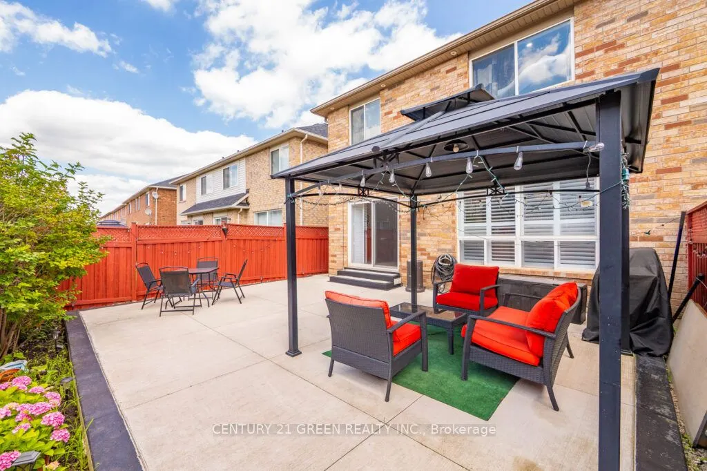 1107 Barr Crescent