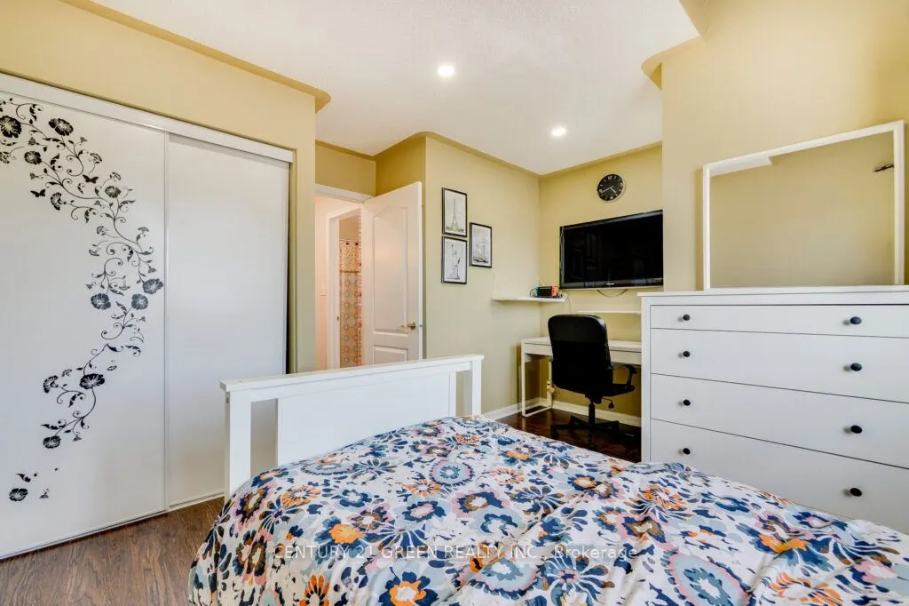 1107 Barr Crescent
