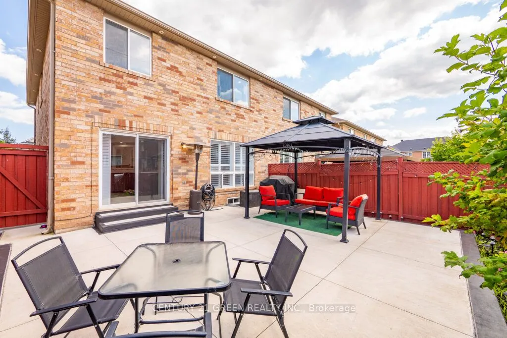1107 Barr Crescent
