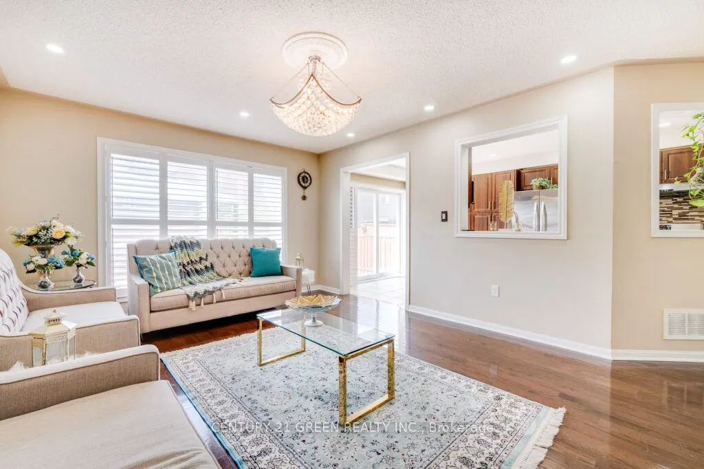 1107 Barr Crescent