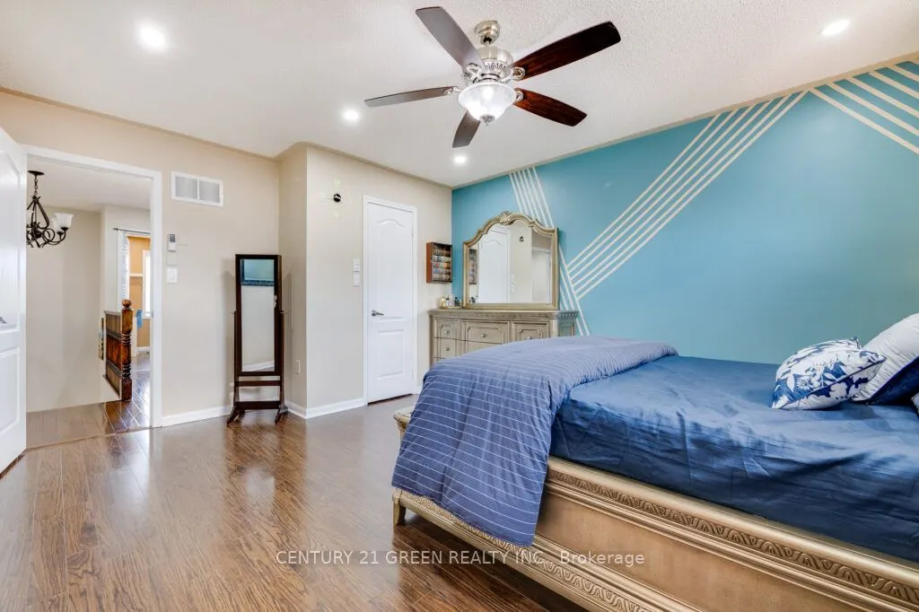 1107 Barr Crescent