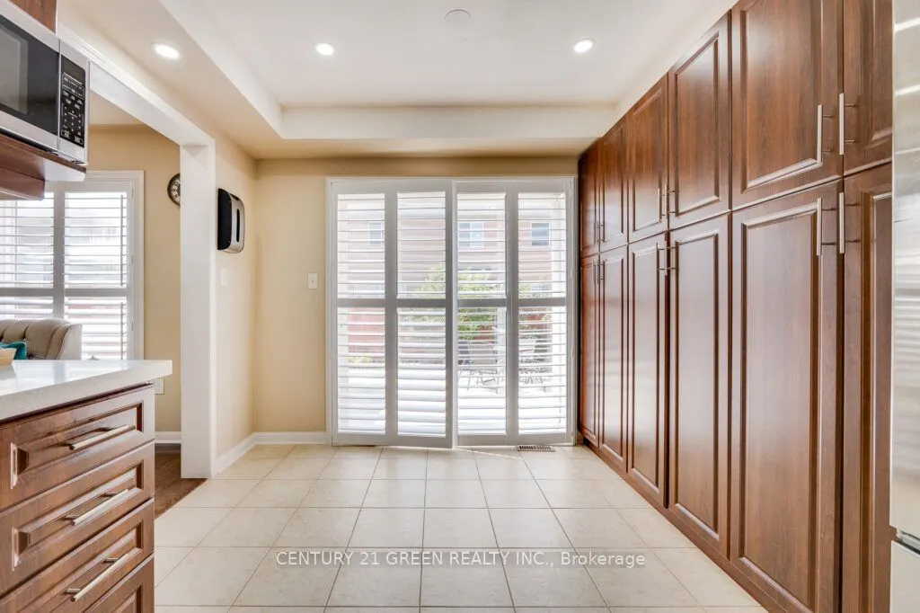 1107 Barr Crescent