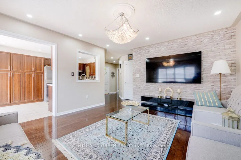1107 Barr Crescent