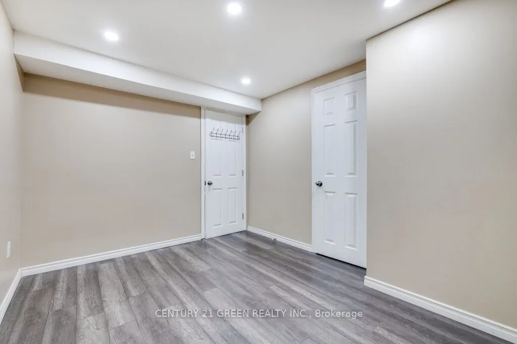 1107 Barr Crescent