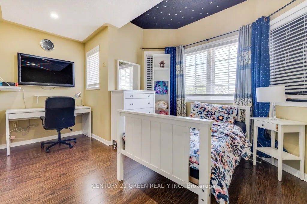 1107 Barr Crescent