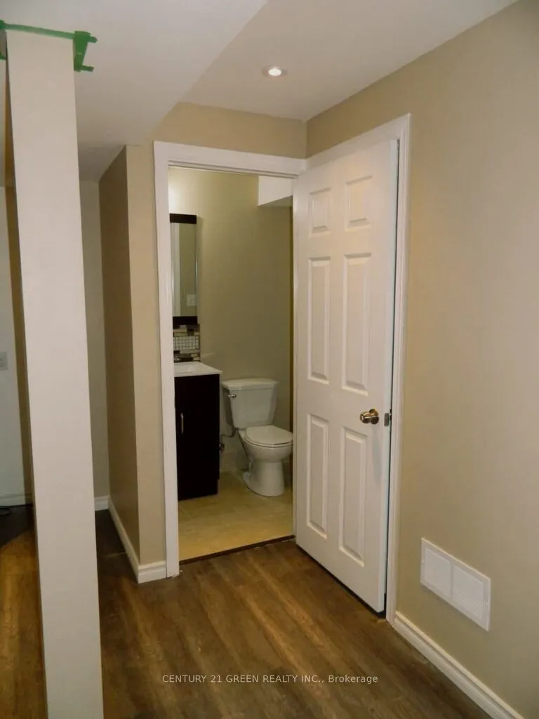 1107 Barr Crescent