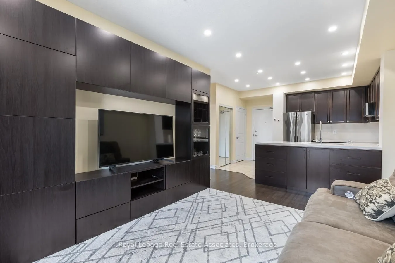 570 Lolita Gardens, #325