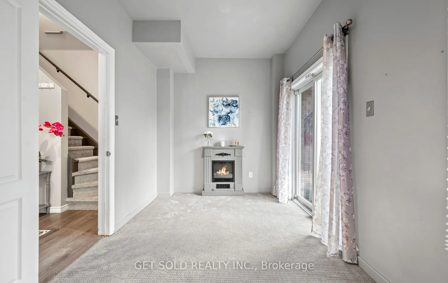 73 Piggott Mews