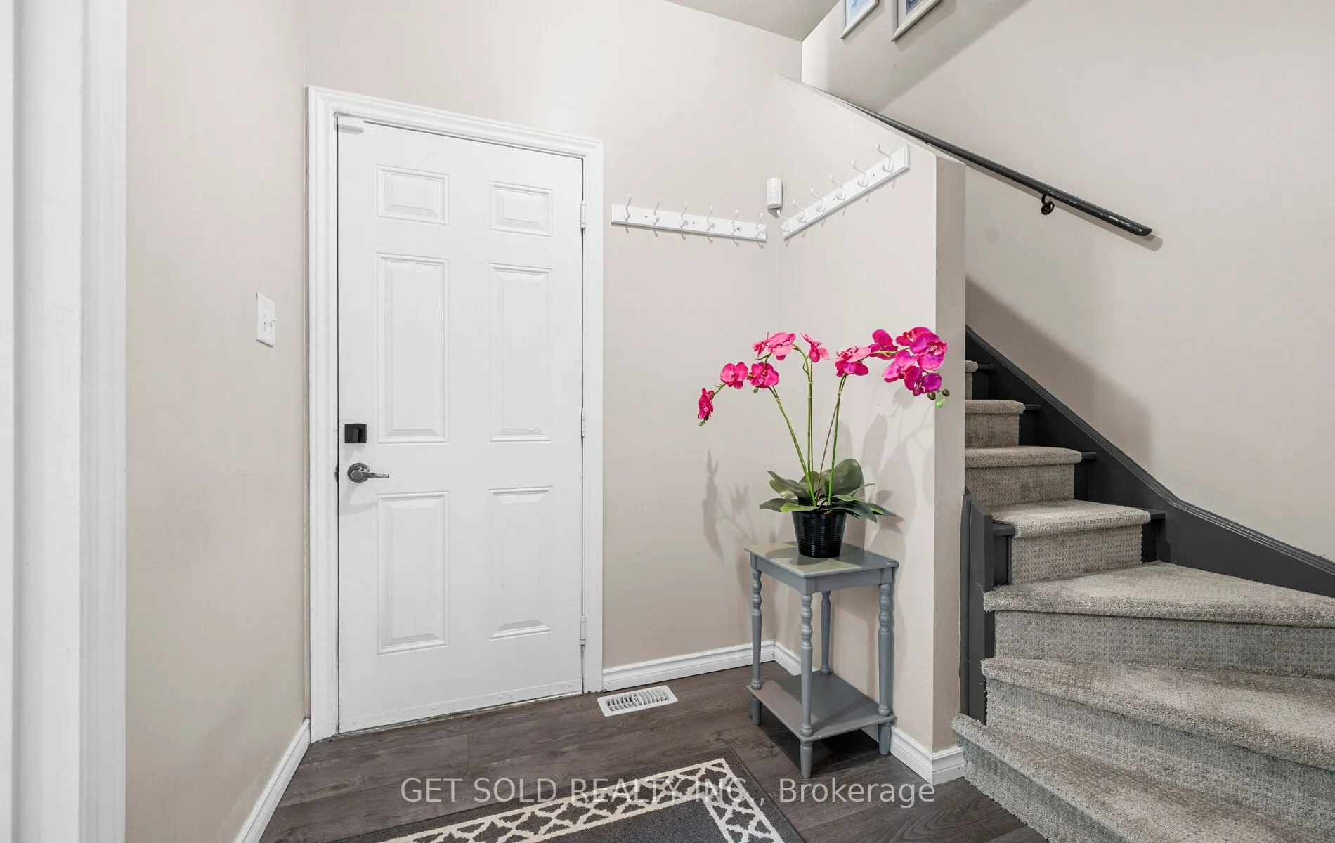 73 Piggott Mews