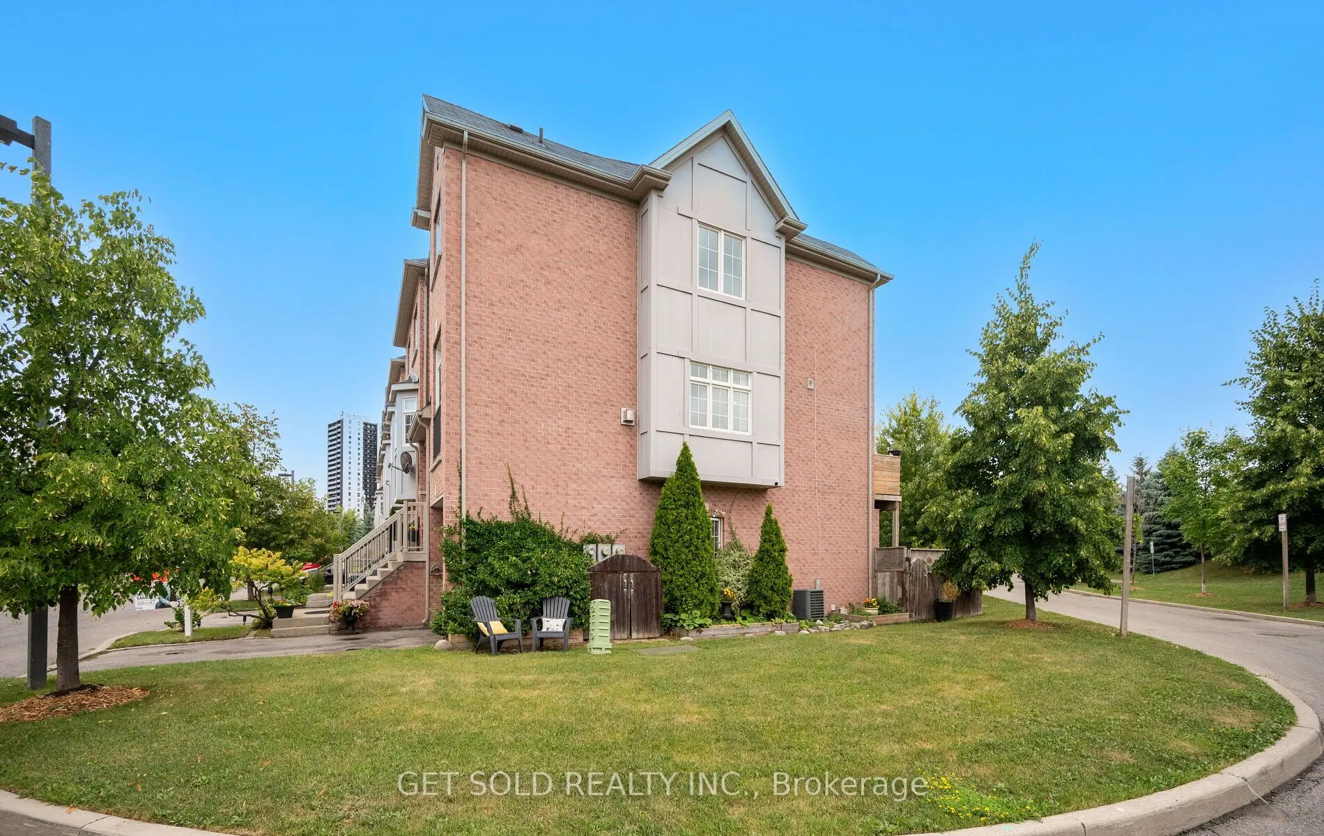 73 Piggott Mews