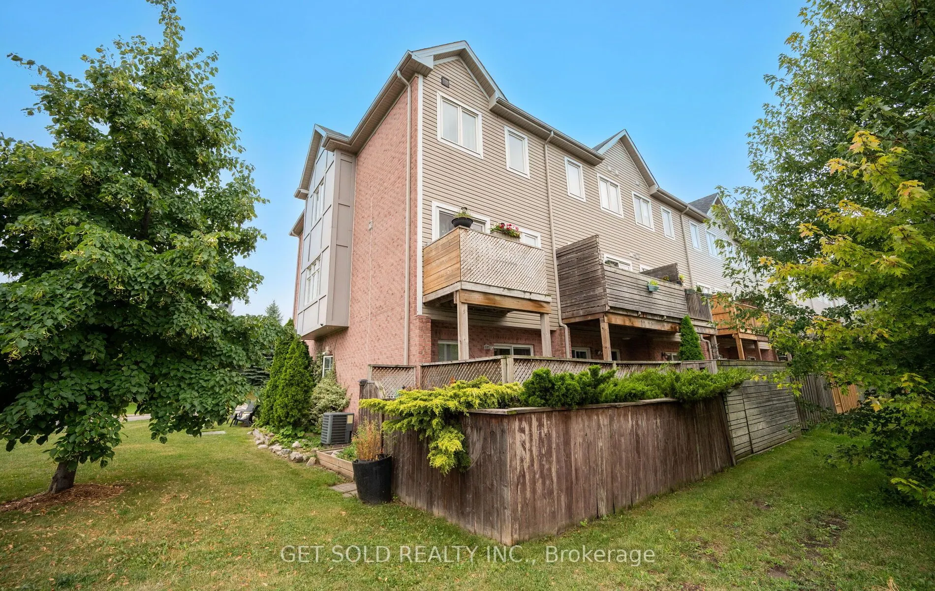 73 Piggott Mews