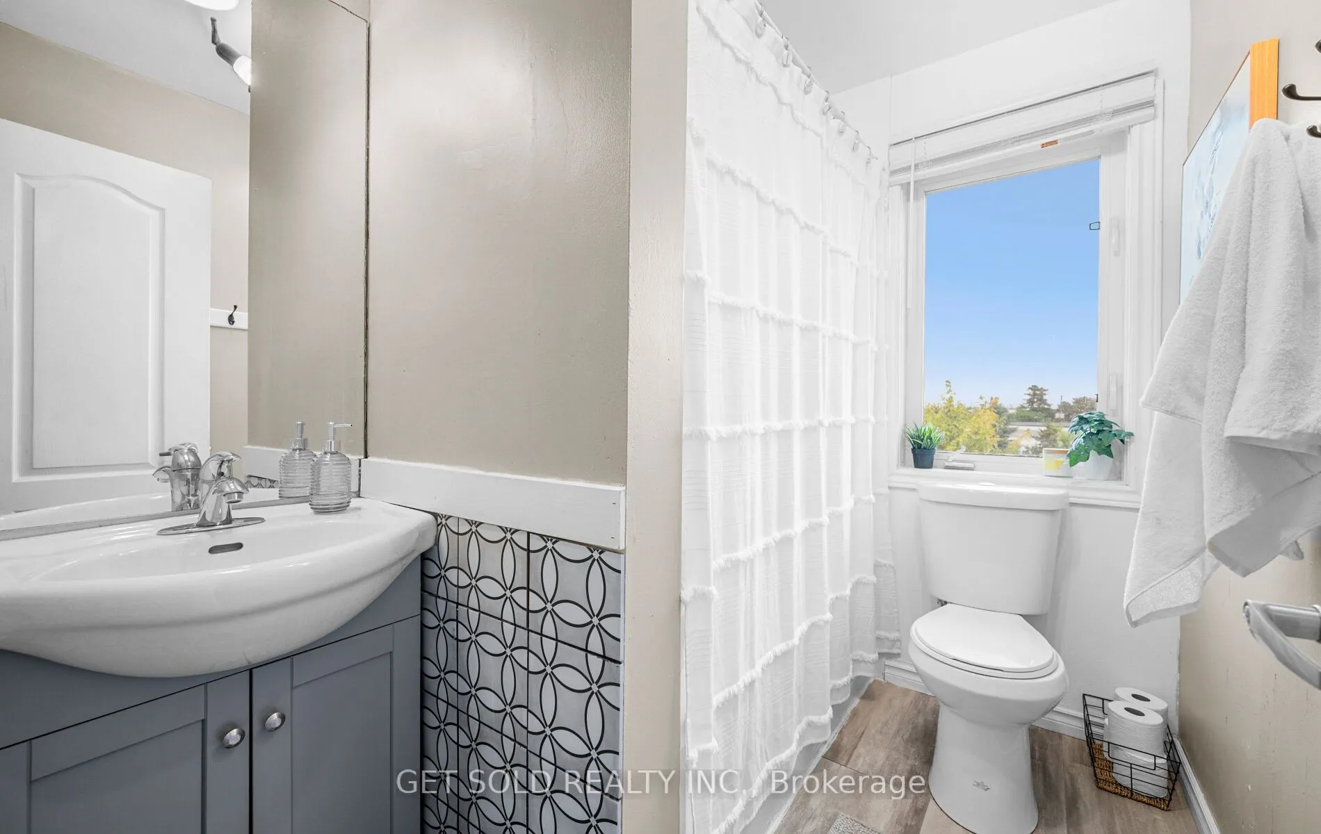 73 Piggott Mews