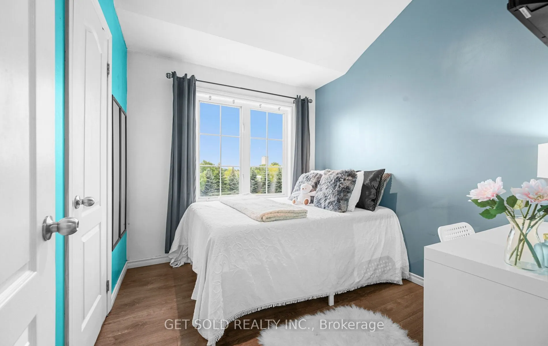 73 Piggott Mews