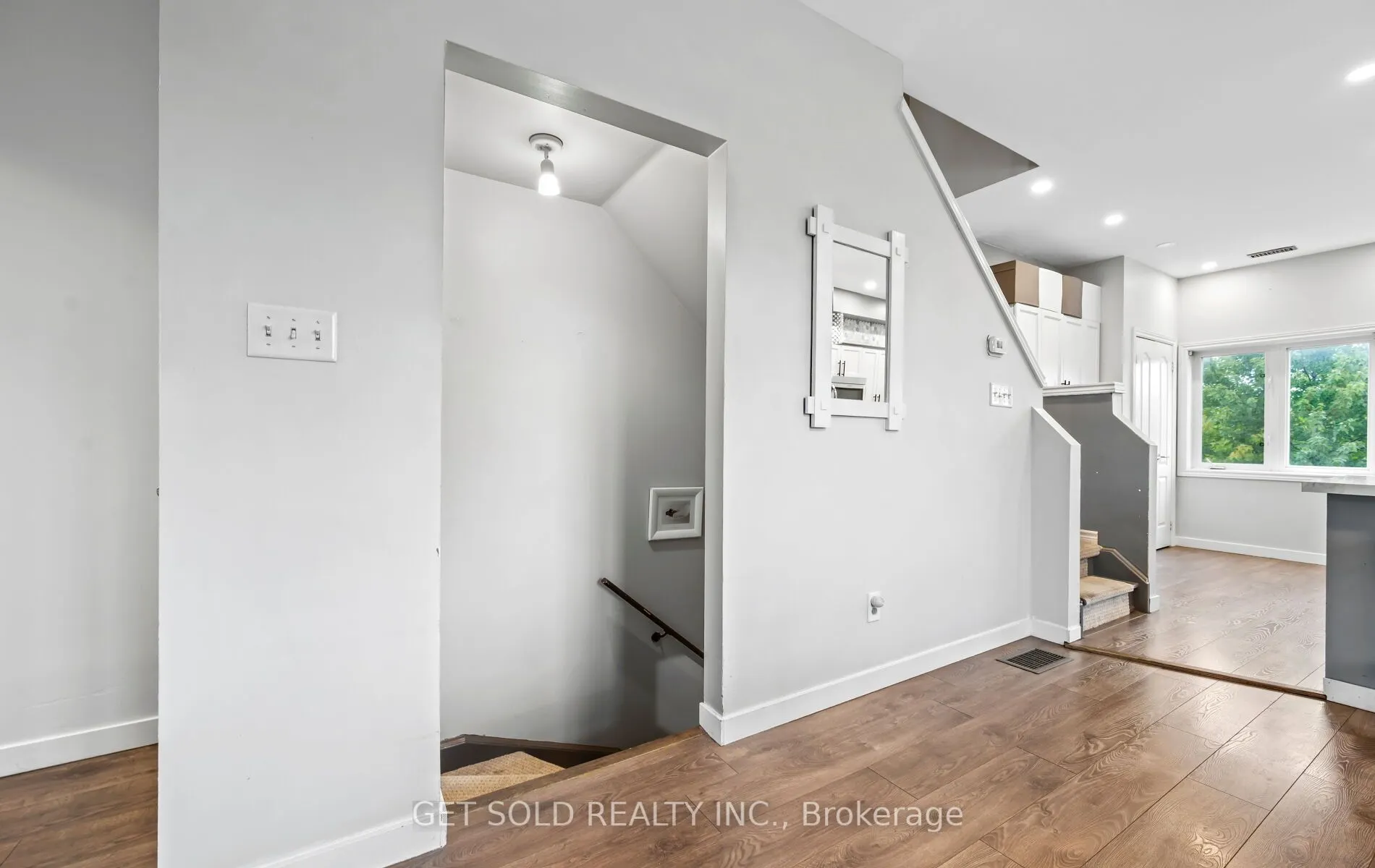 73 Piggott Mews