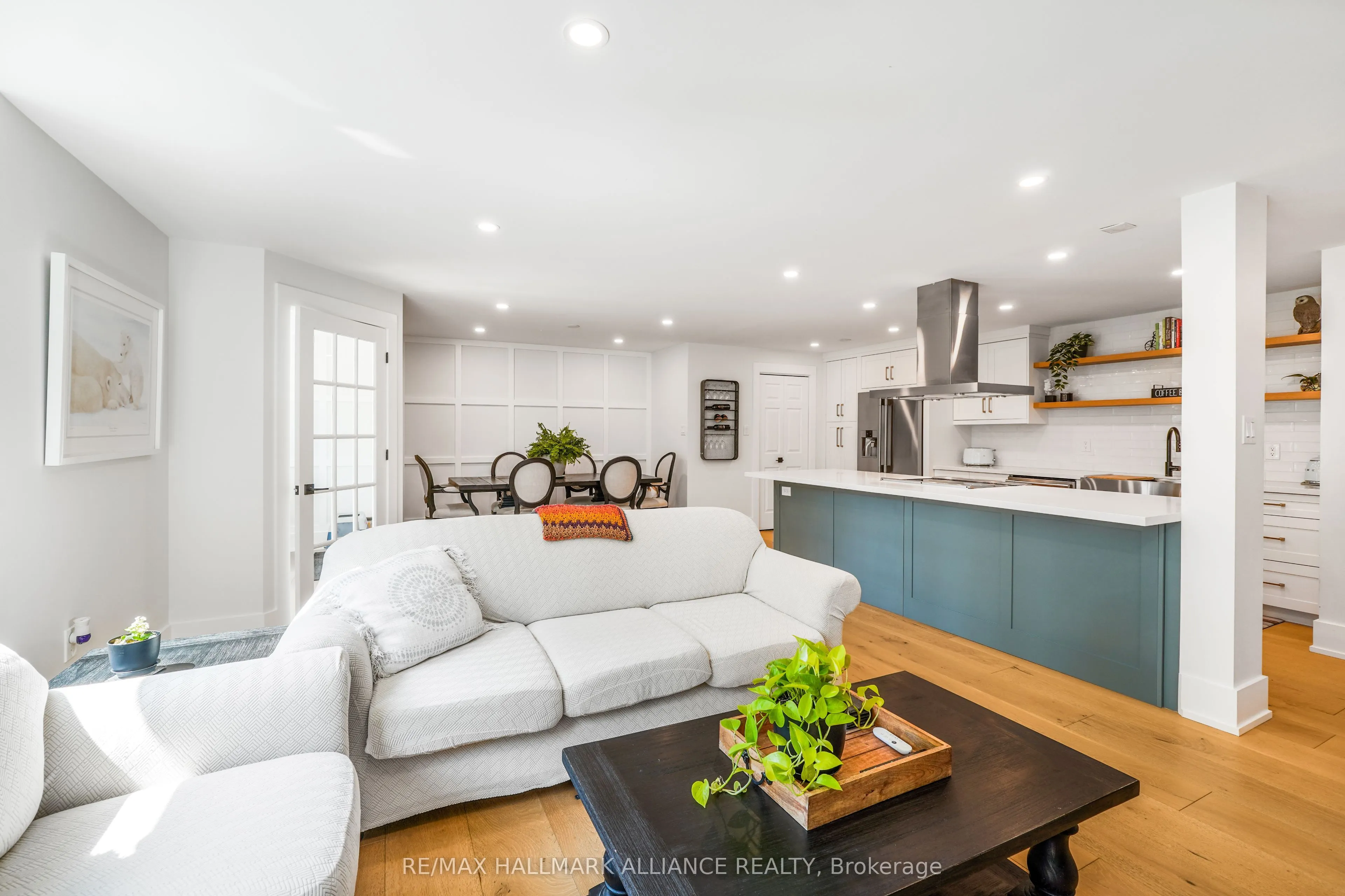 2121 Lakeshore Road, #205