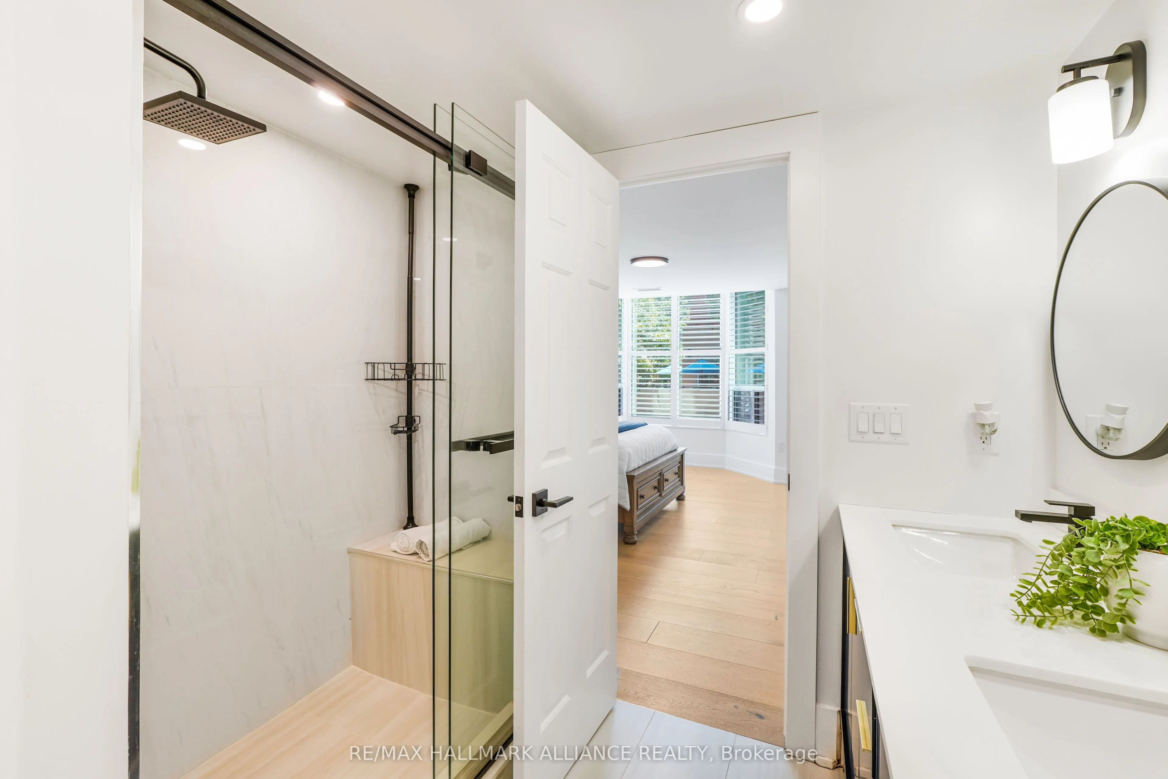 2121 Lakeshore Road, #205