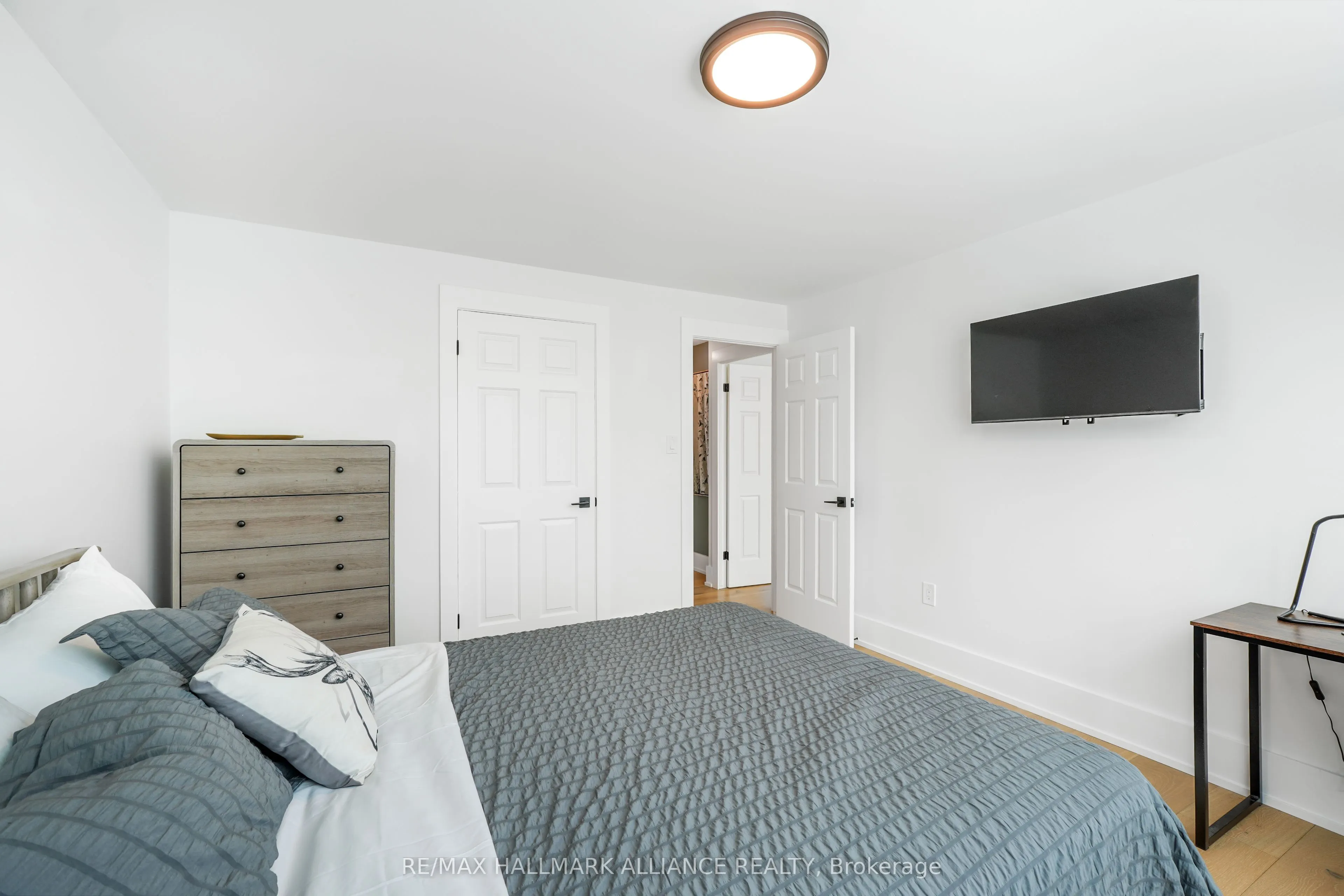 2121 Lakeshore Road, #205