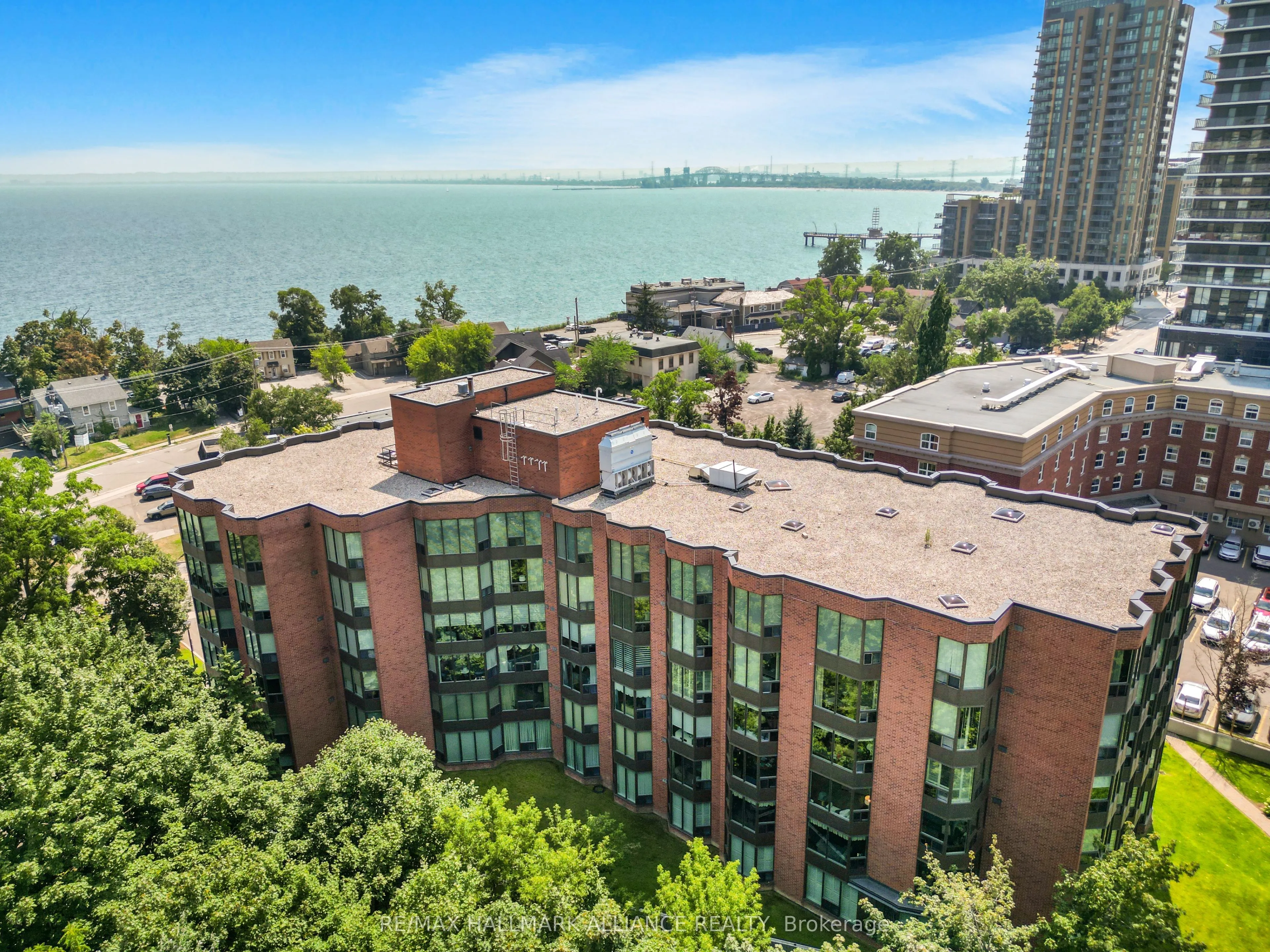 2121 Lakeshore Road, #205