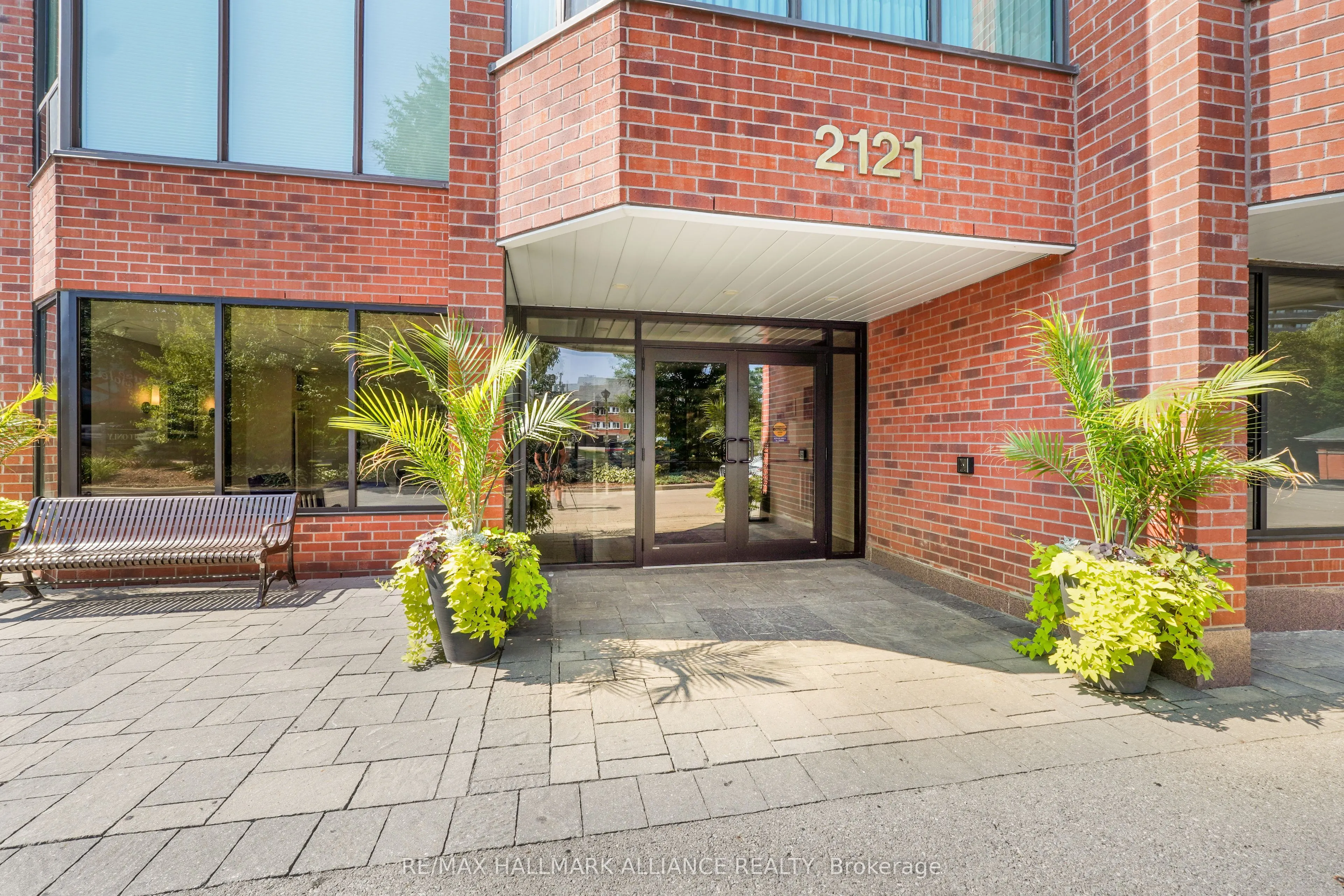2121 Lakeshore Road, #205
