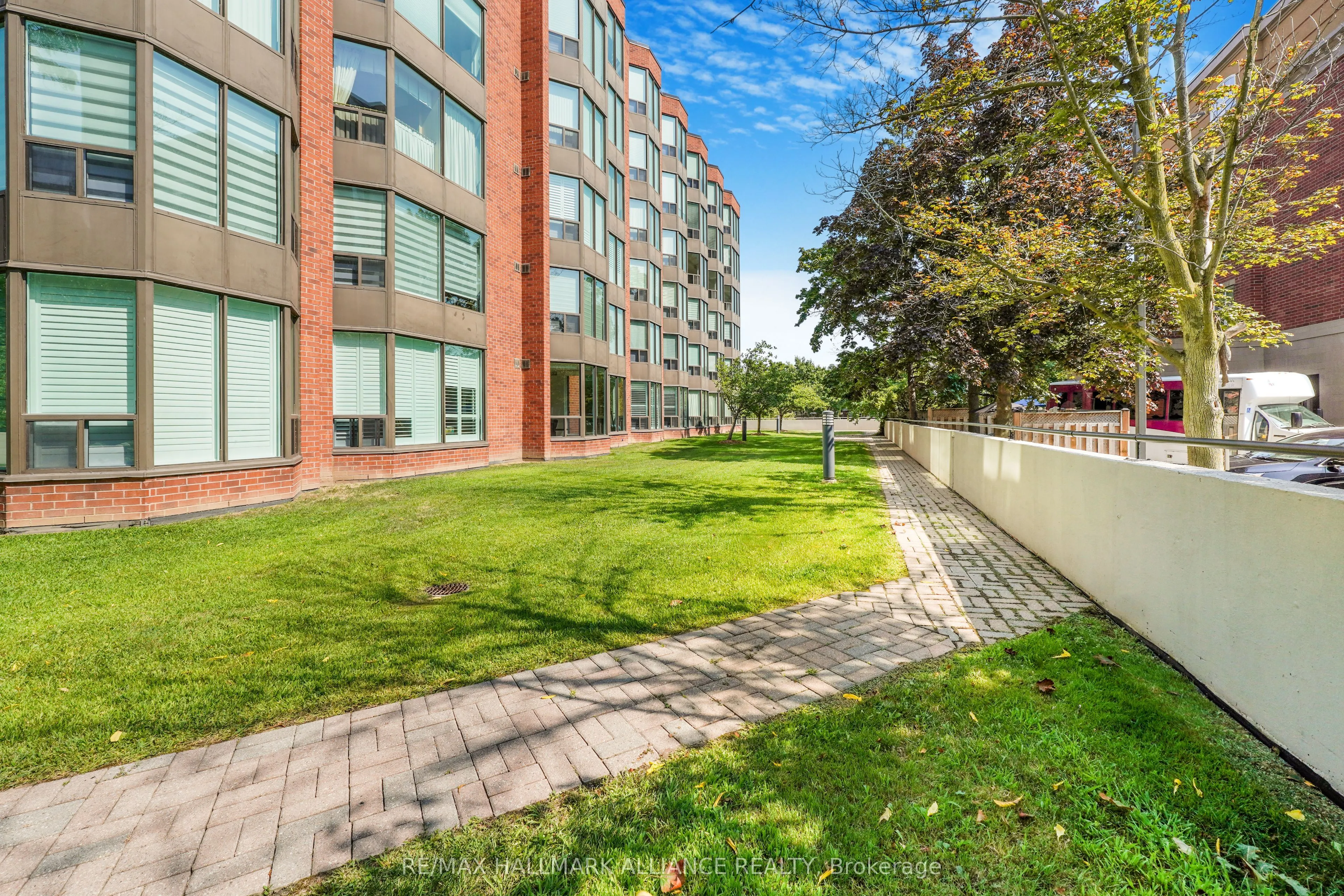 2121 Lakeshore Road, #205