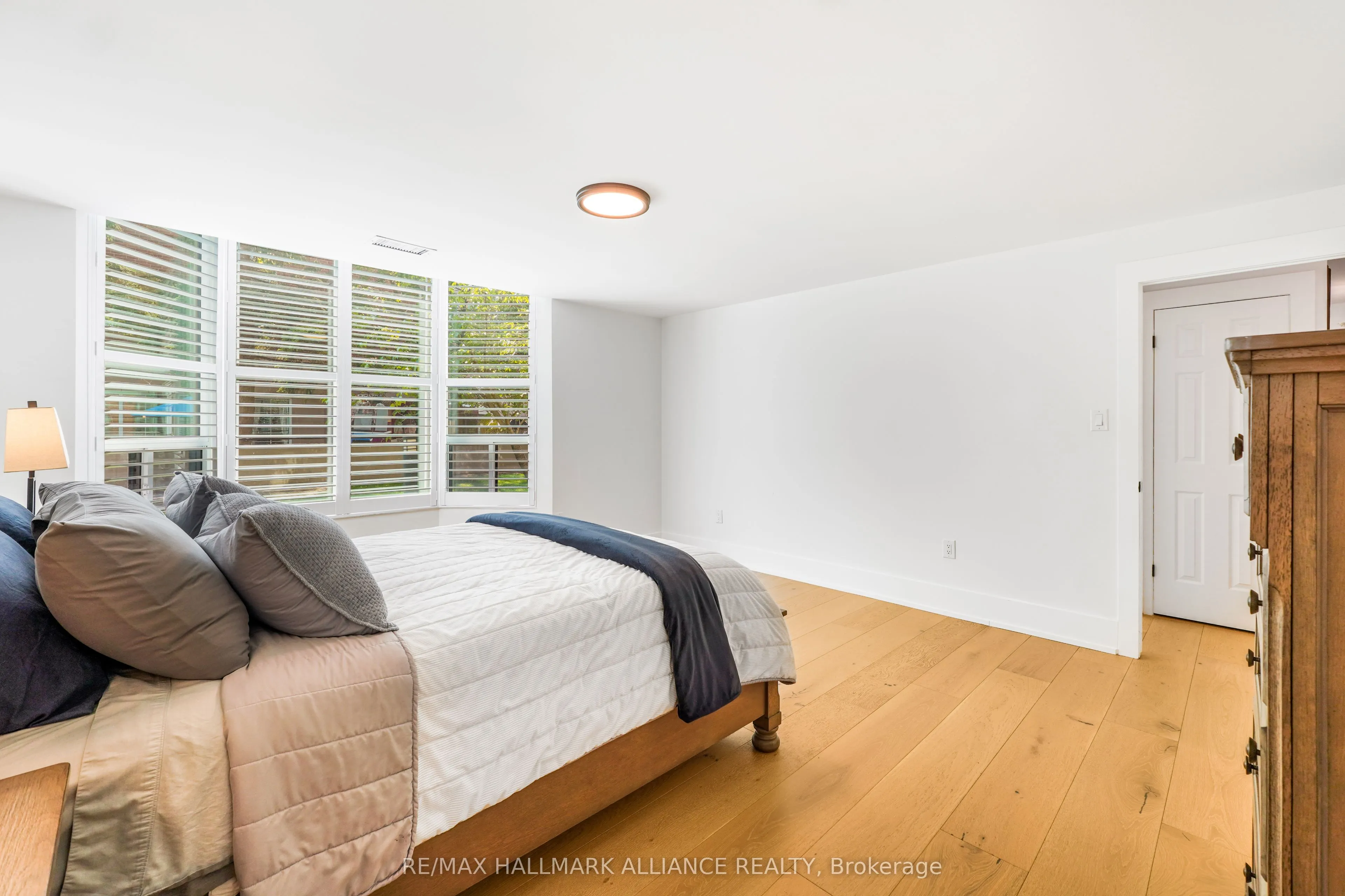 2121 Lakeshore Road, #205