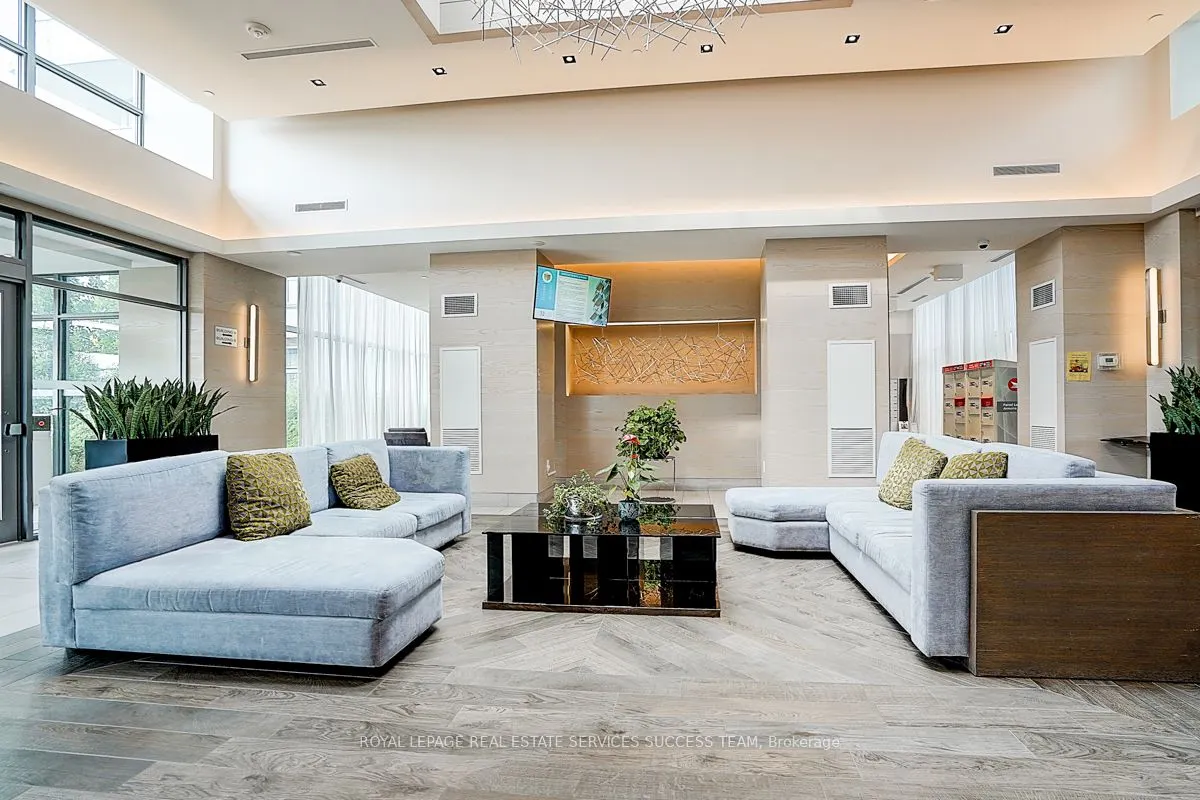 4633 Glen Erin Drive, #1109