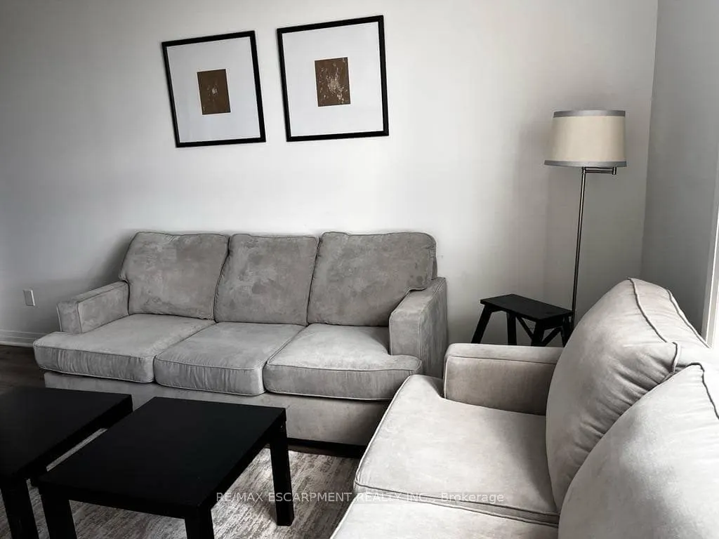 95 Dundas Street W, #214