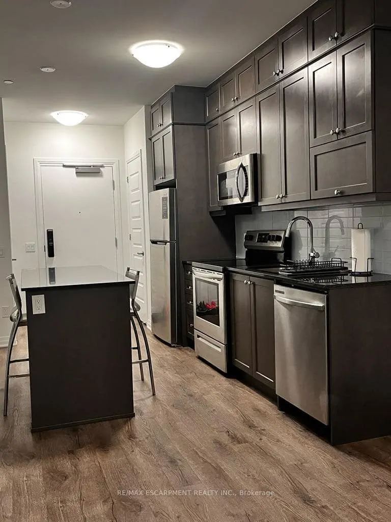 95 Dundas Street W, #214
