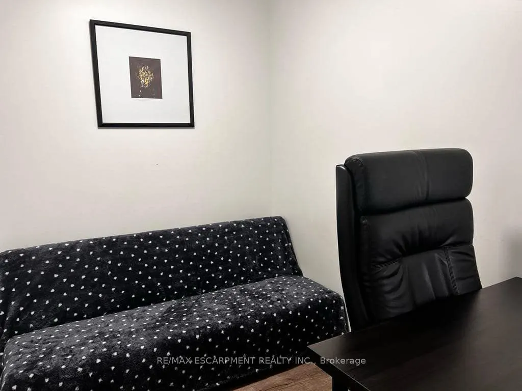 95 Dundas Street W, #214