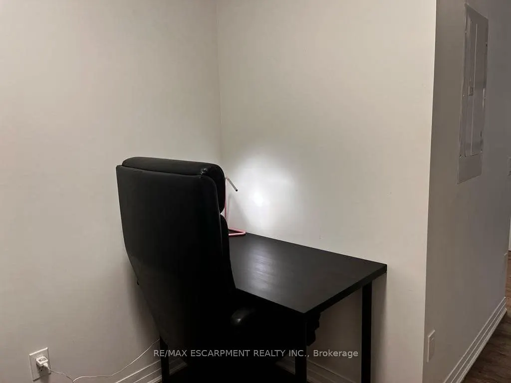 95 Dundas Street W, #214