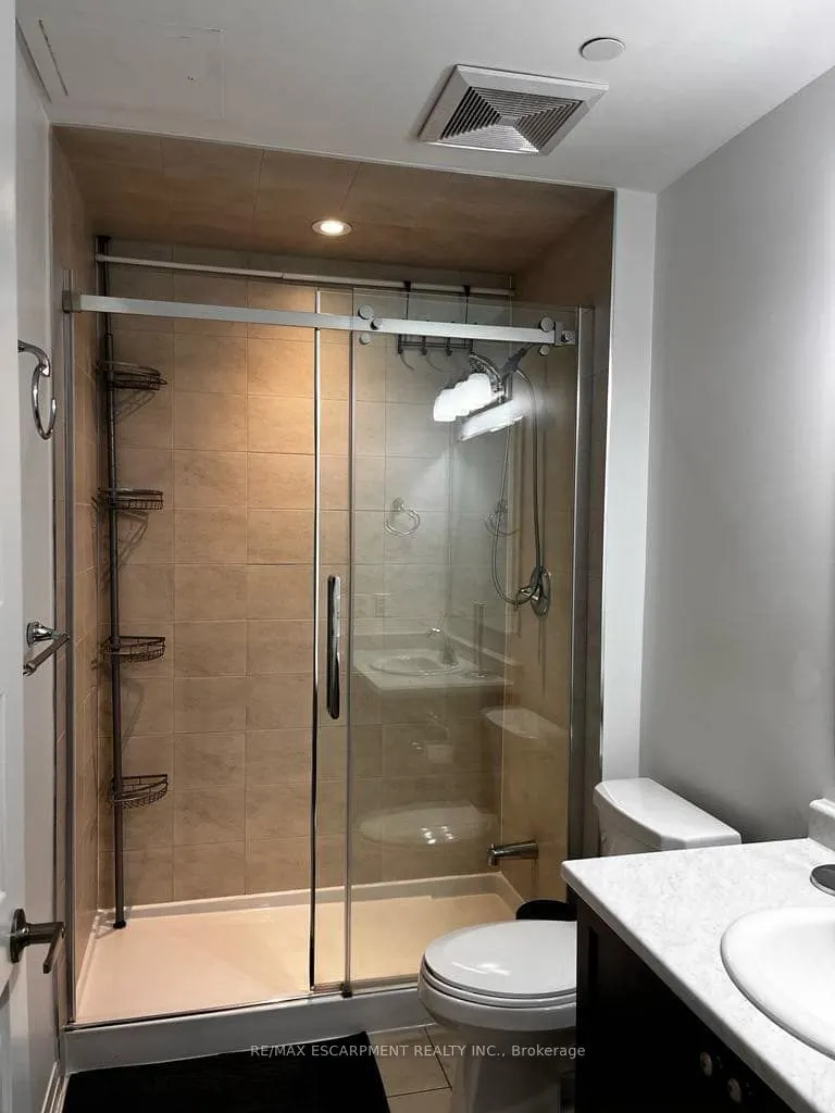 95 Dundas Street W, #214