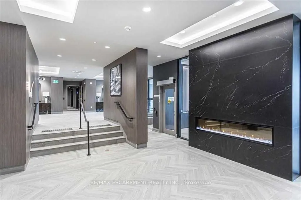95 Dundas Street W, #214