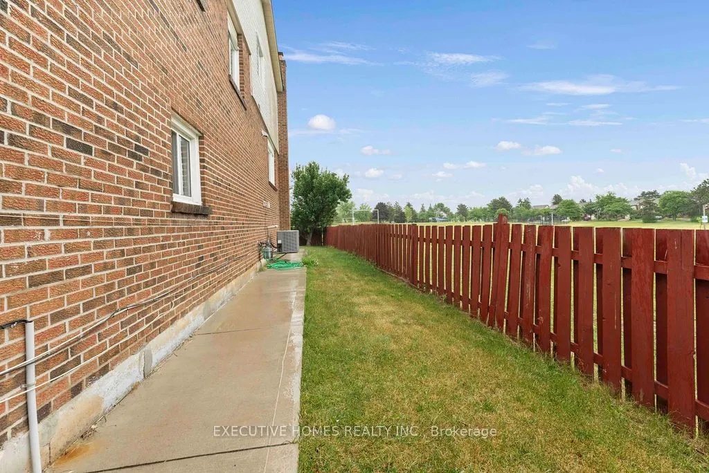 140 Weybridge Trail