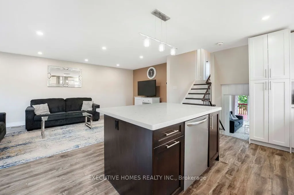 140 Weybridge Trail