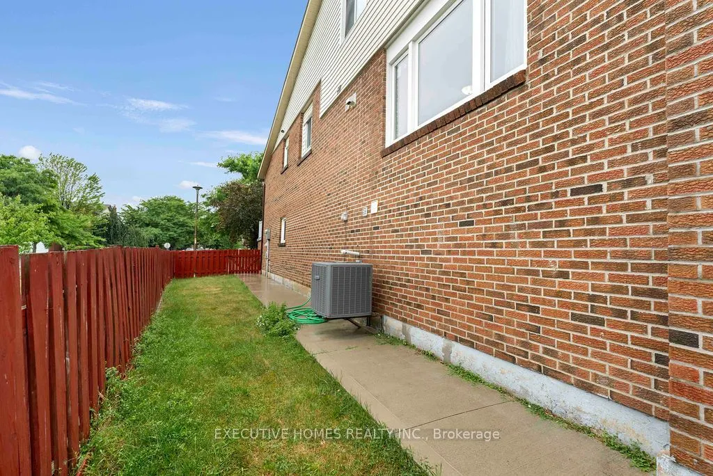 140 Weybridge Trail