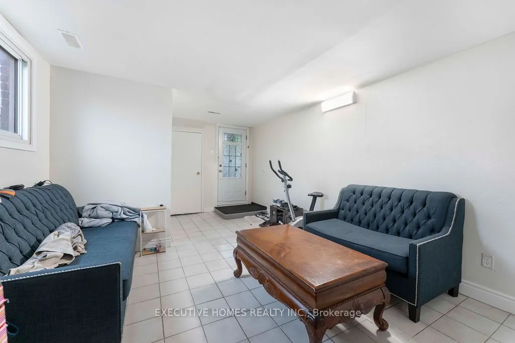 140 Weybridge Trail