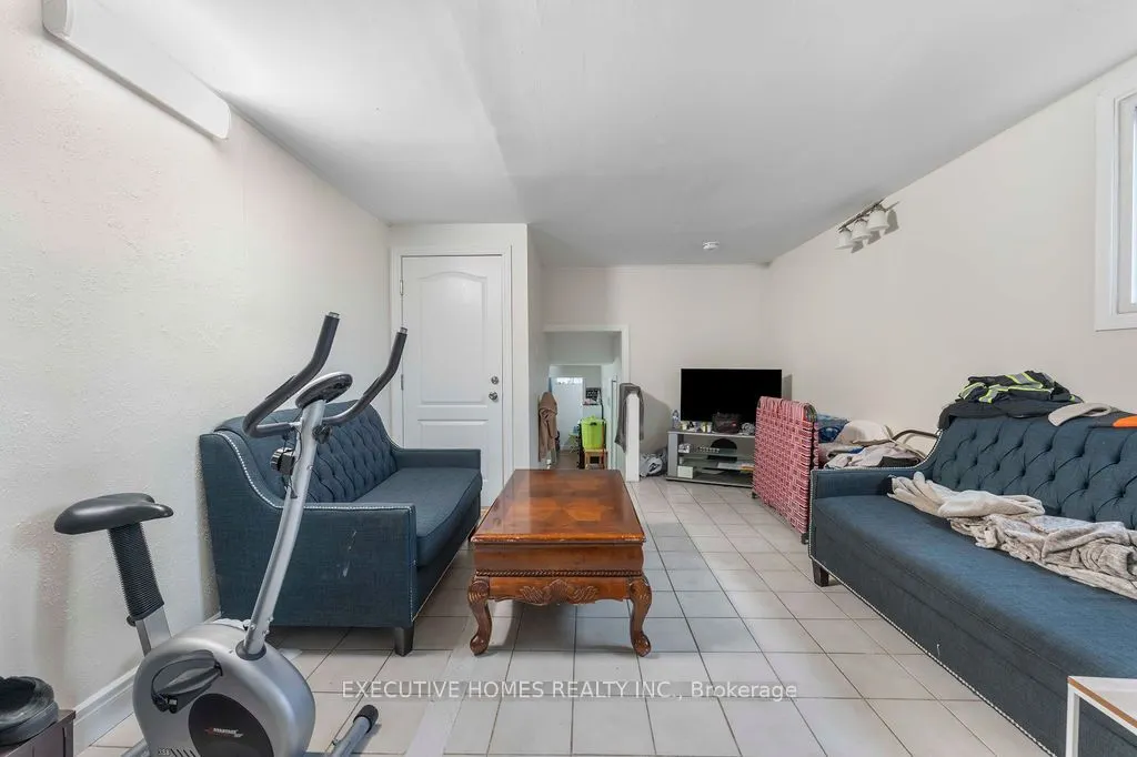 140 Weybridge Trail