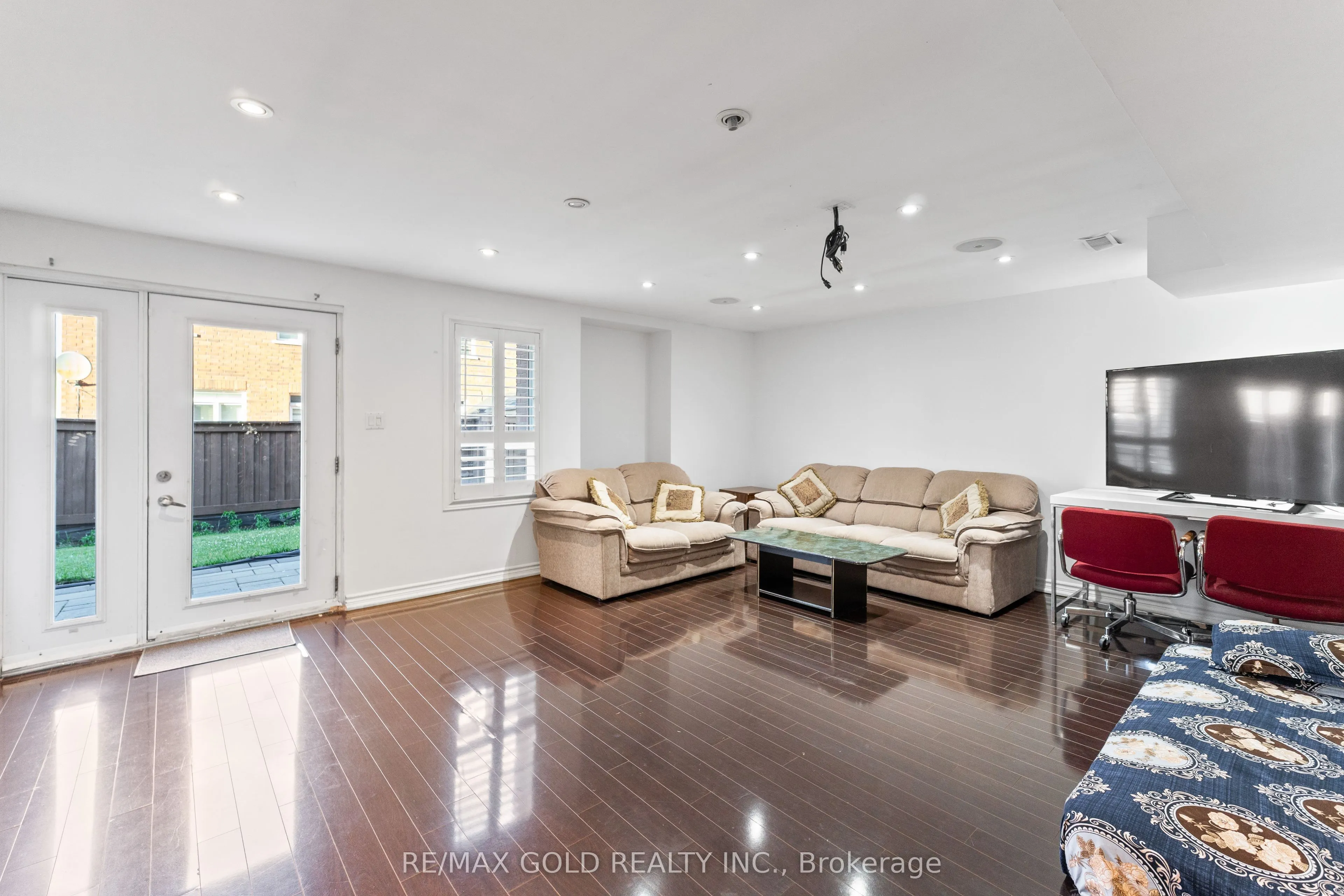 72 Newington Crescent
