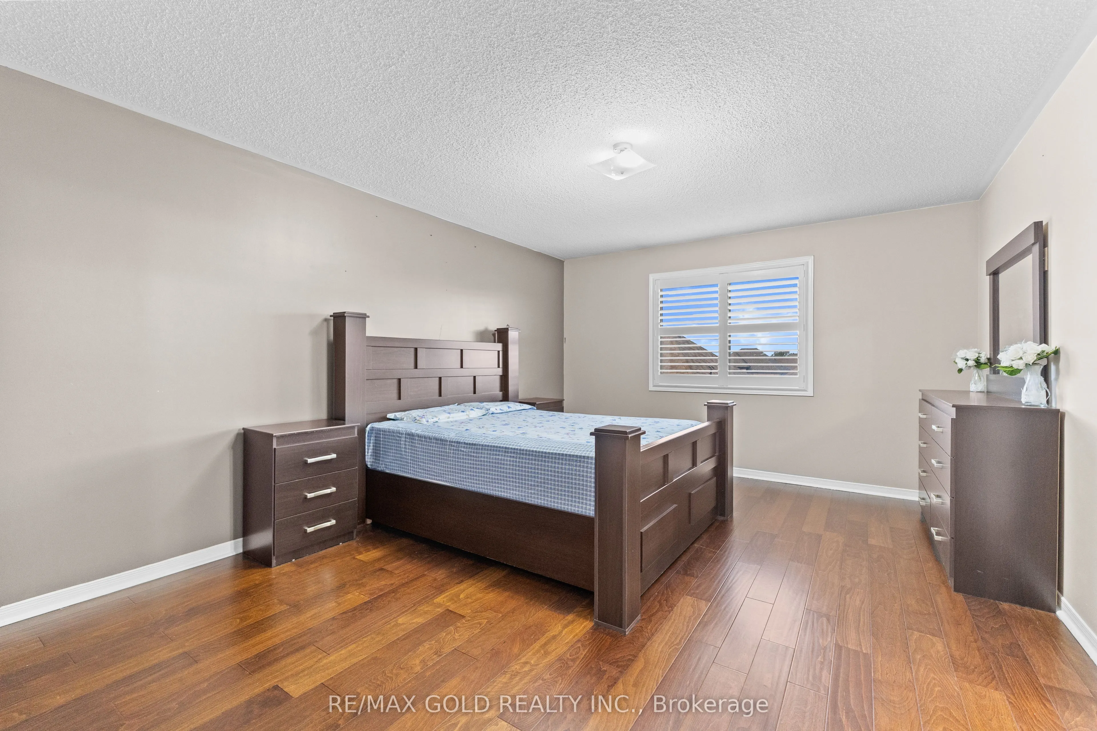 72 Newington Crescent